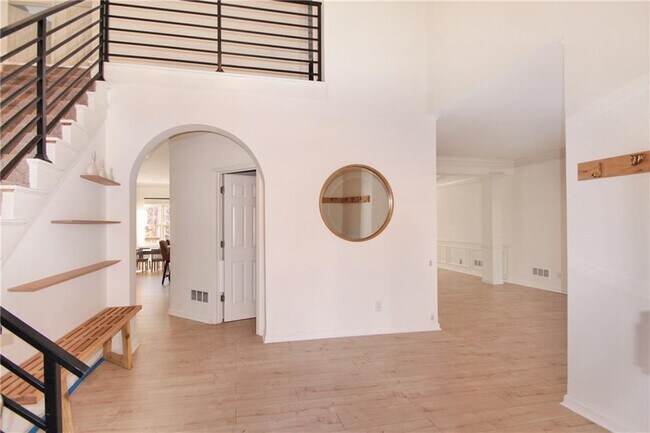 Building Photo - 270 Tumbling Creek Dr