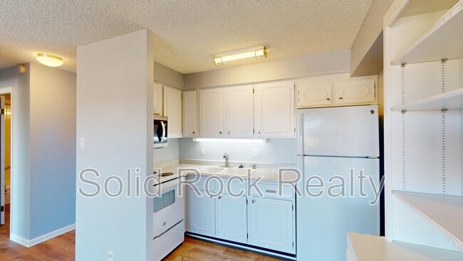 Foto del edificio - 411 Lakewood Cir