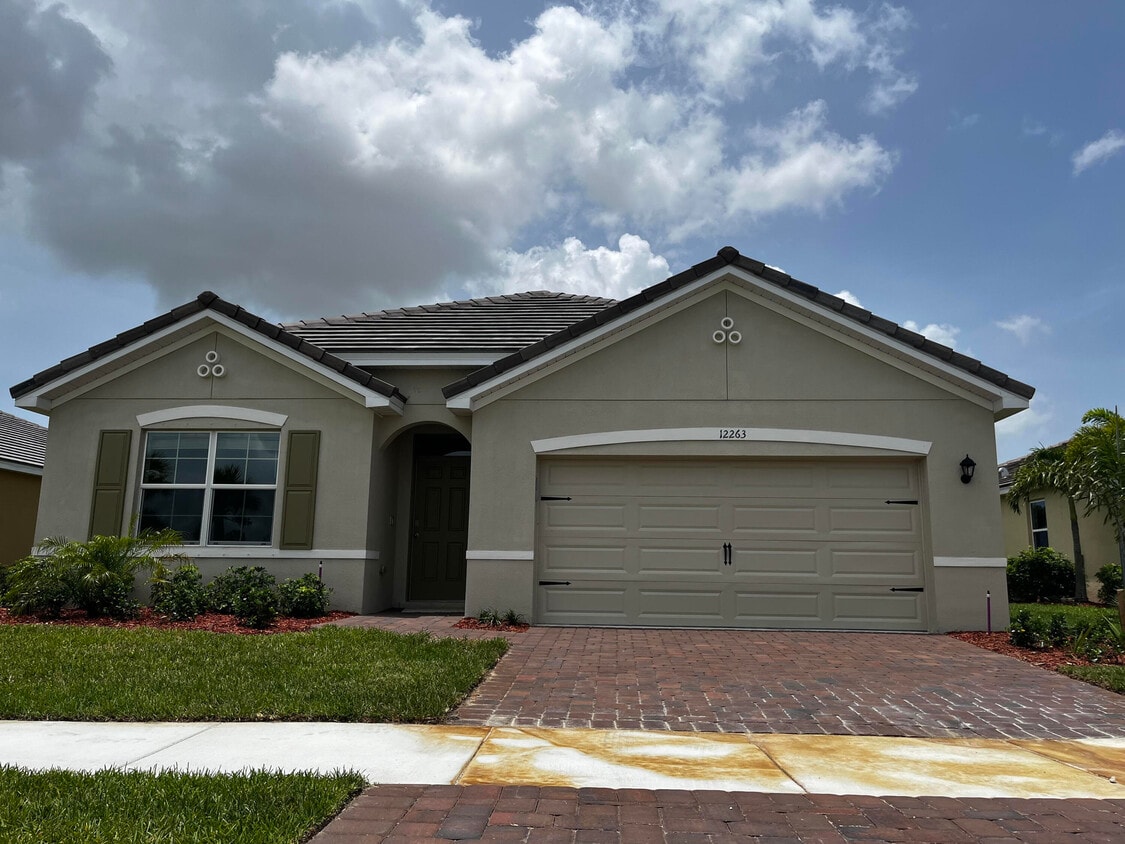 Foto principal - 12263 Arabella Dr