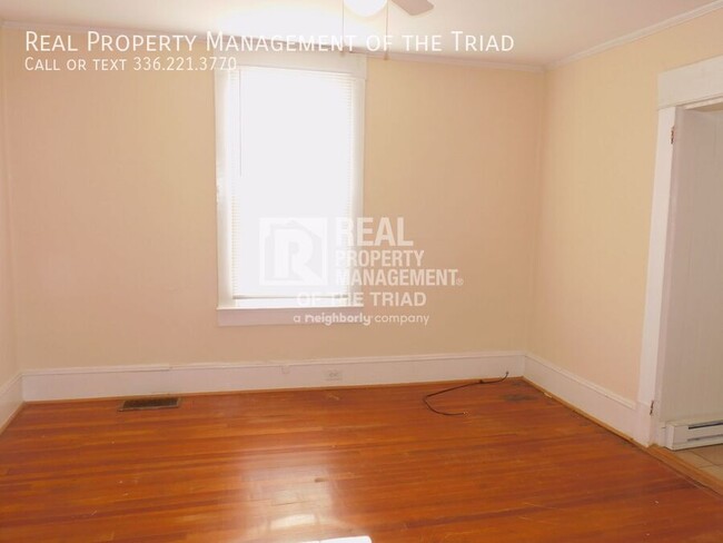 Building Photo - 1 Bedroom/1Bathroom apartment in Historic ...