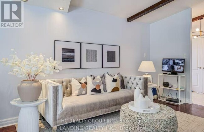 Building Photo - 61 Kingslake Rd