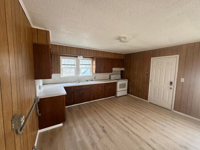 Foto del edificio - 2 bedroom, 1 bath