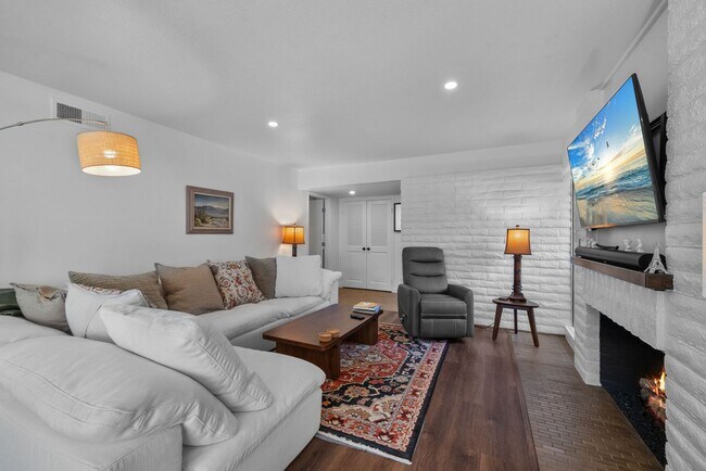 Foto del edificio - 7 Month Furnished Condo at Collwood Manor