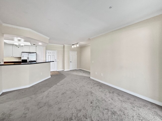 Foto del edificio - Beautiful 2BD/2BA Condo in La Jolla W/ W/D...