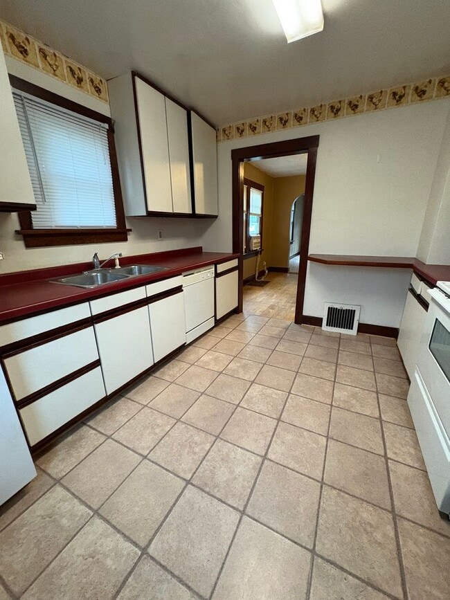 Building Photo - 2 Bedroom 1 Bathroom Single Family Home