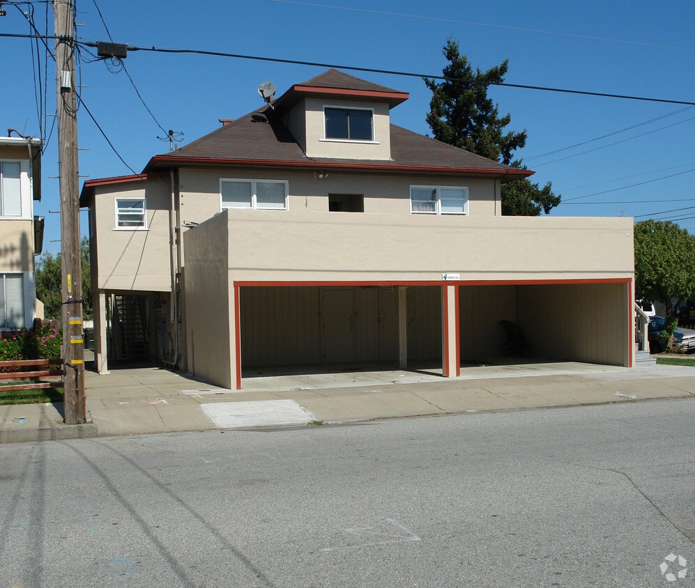 Building Photo - Four Howard
