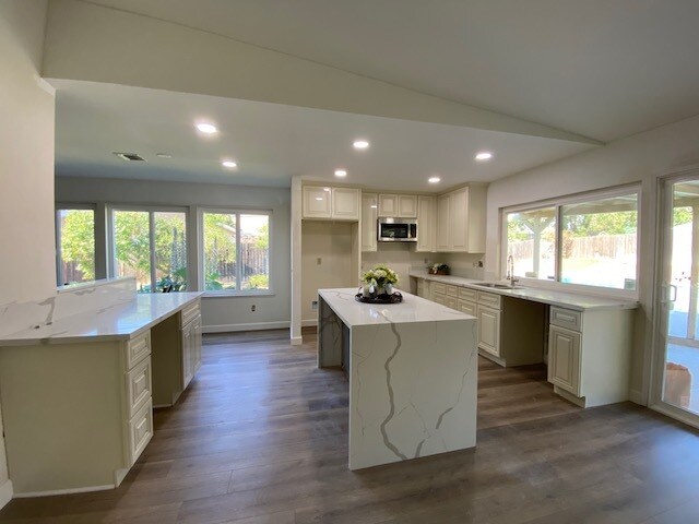 Primary Photo - 3055 Shade Tree Ln