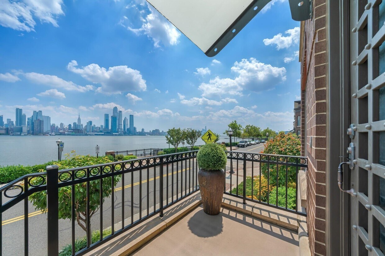 Foto principal - 8 Henley Pl
