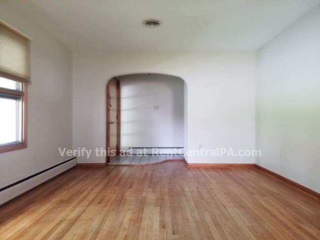 Building Photo - 534 W Areba Ave
