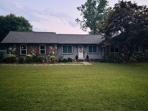 Building Photo - 91 Bishop Dr NW