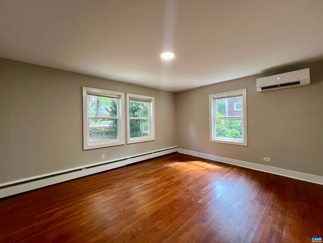 Foto del edificio - 2525 Woodland Dr