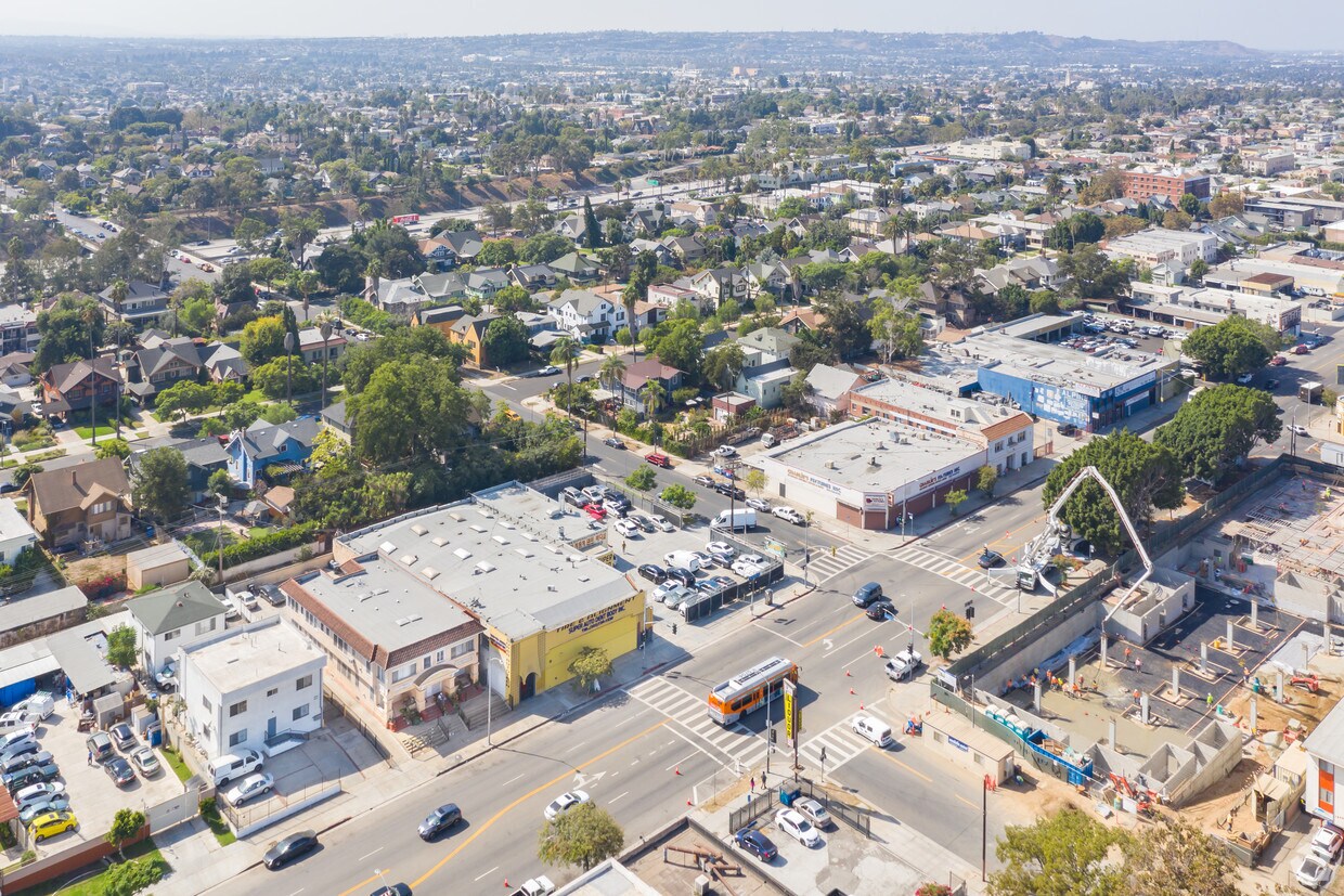 Aerial Photo - 2324 W Washington Blvd