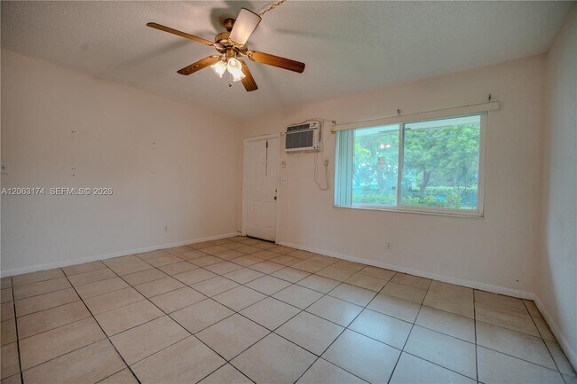 Building Photo - 715 N 58th Ave