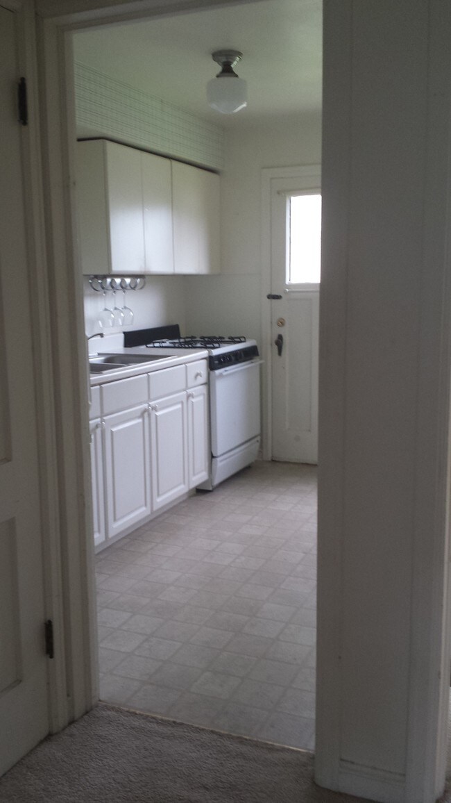 8410 W Watertown Plank Rd Unit 1, Wauwatosa, WI 53226 Apartment for