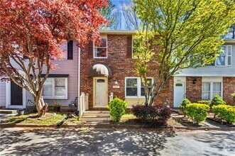 Building Photo - 8827 Applegate Ln