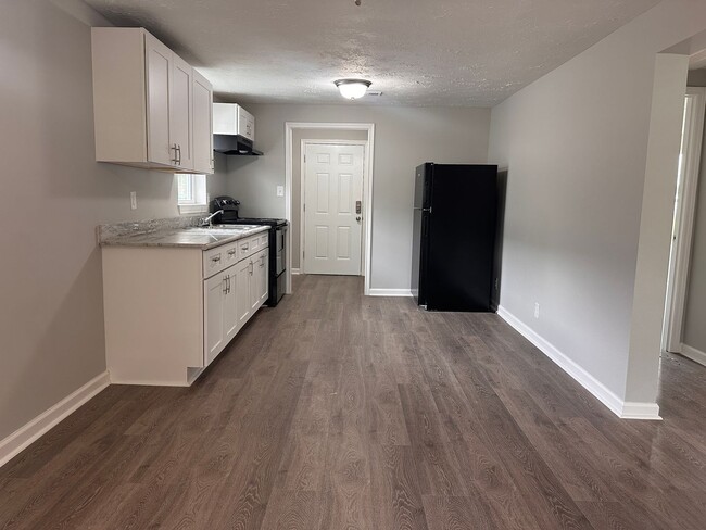 Building Photo - Great 2/1!