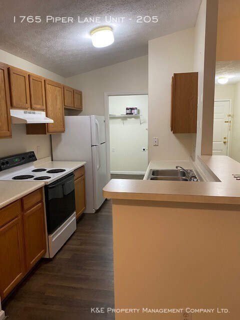 Building Photo - Spectular 2 Bedroom Condo