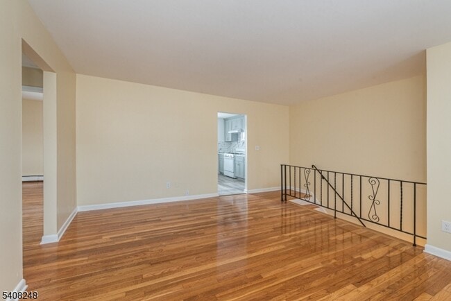 Building Photo - 20 Halsey Ave