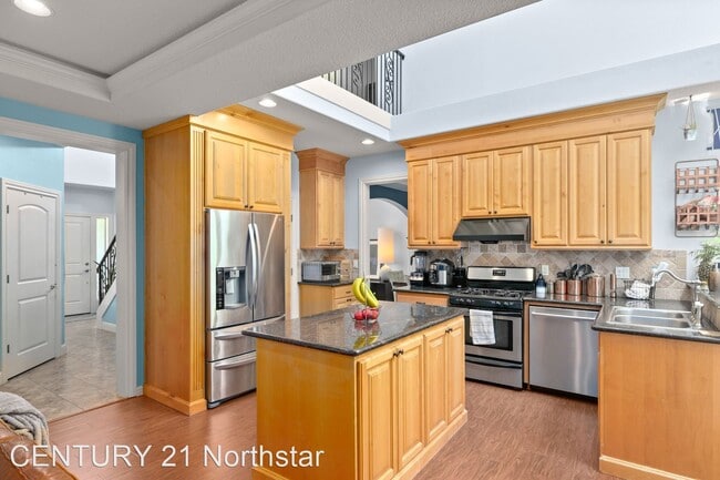 Building Photo - 4 br, 2.5 bath House - 2830 SE 109th Avenue