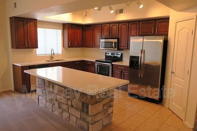 Foto del edificio - 2402 E 5th St
