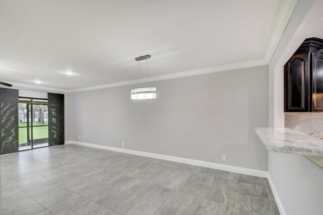 Foto del edificio - 1105 Maplewood Dr