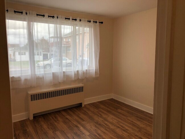 Habitación - 531 S Main St