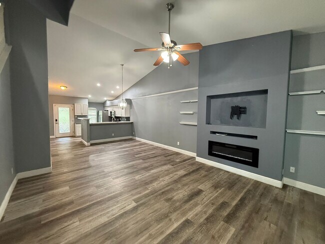 Foto del edificio - 8927 Courtyard Ln