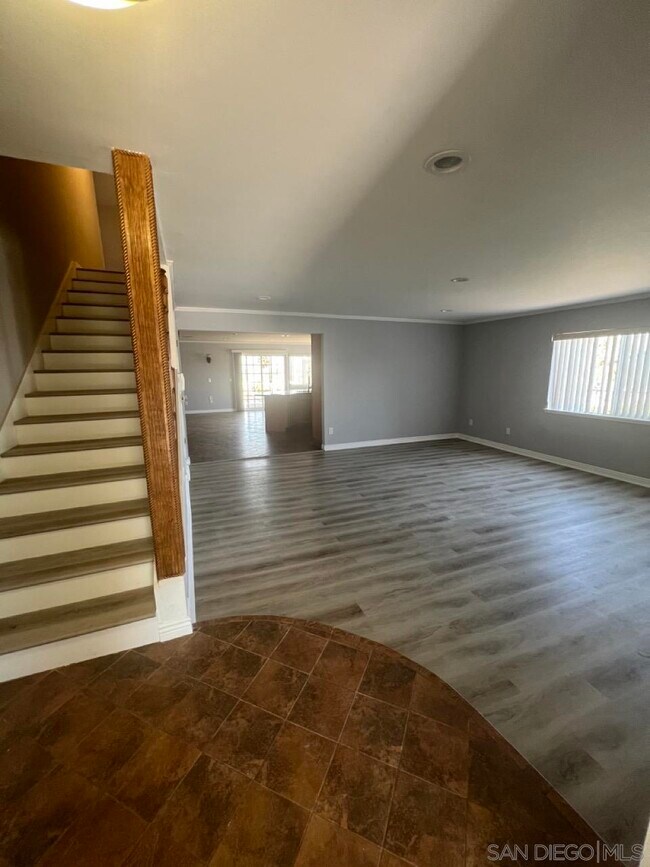 Building Photo - 11250 Calenda Rd