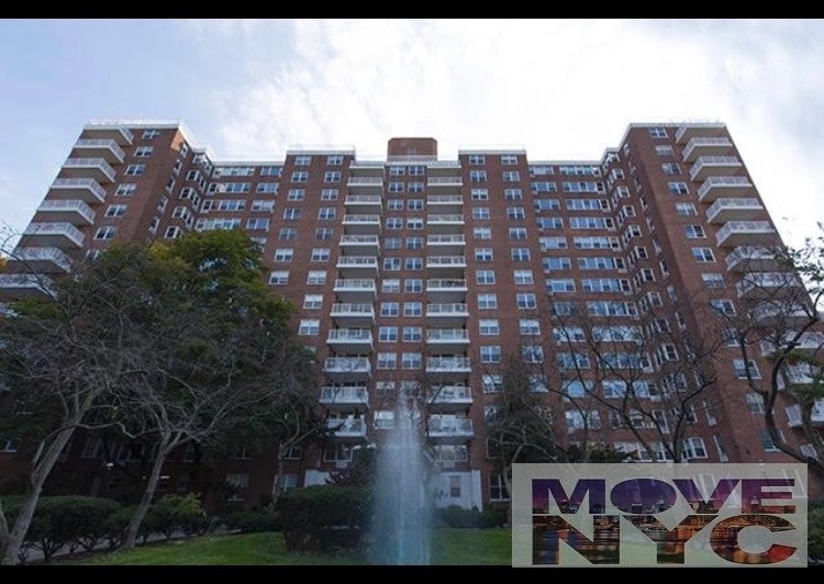 Building Photo - 600 W 246th St