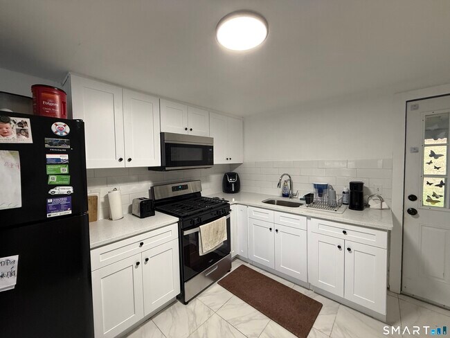 Foto del edificio - 211 Palmer St Ext