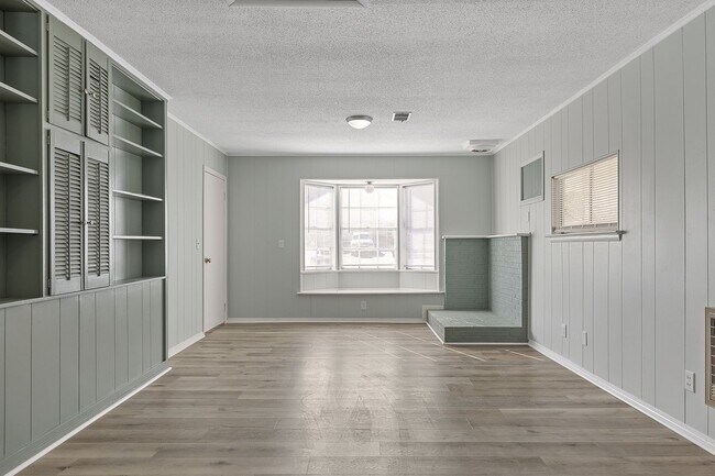 Foto del edificio - For Rent - Adorable 4BR 2BA house - East R...