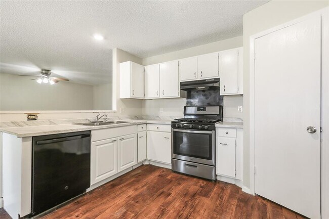 Foto del edificio - 10503 School House Ln