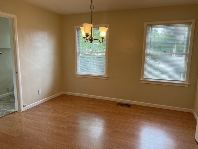 Building Photo - 2 Bedroom Home in Anderson - MUST SEE