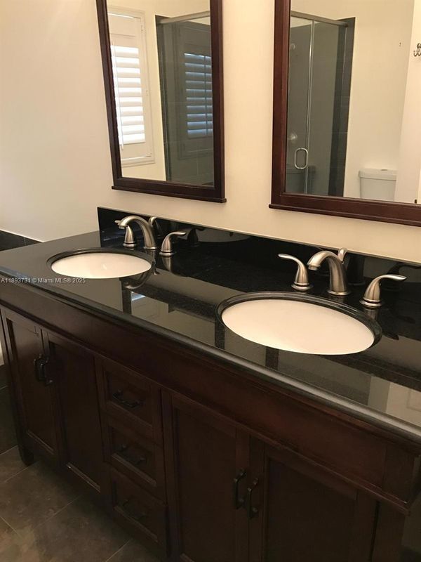 Foto del edificio - 16405 Sapphire St
