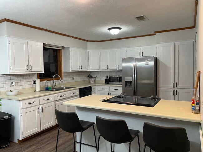 Foto del edificio - 135 Sherwood Dr