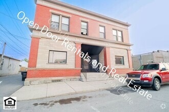 Building Photo - 109 E King St
