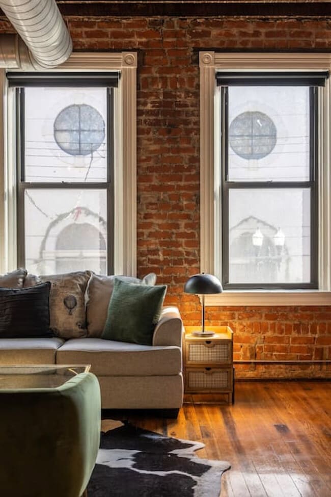 Building Photo - 100 E 13th St