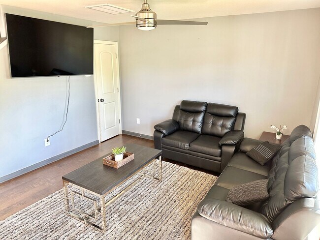 Building Photo - Beautiful 3 Bed, 2.5 Bath Home in Snow Camp