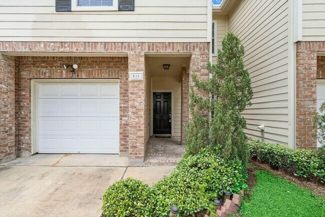 Foto del edificio - 816 Sterling Creek Cir