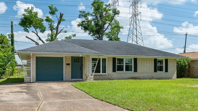 Building Photo - 2206 Stonecrest Dr