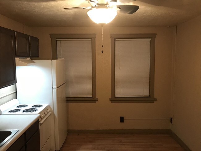 Photo - 404 N Dewey St