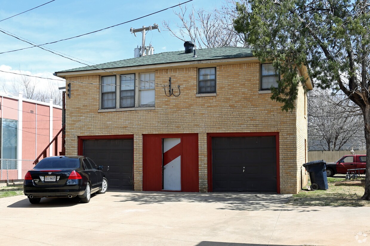 Building Photo - 4408-4410 N Classen