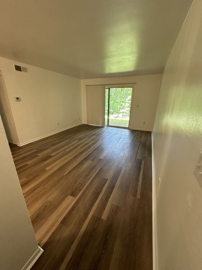 Building Photo - Coming Soon! Newly Renovated 1 Bedroom Apa...