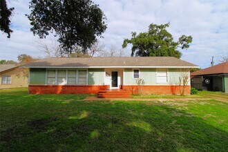 Building Photo - 609 Magnolia St