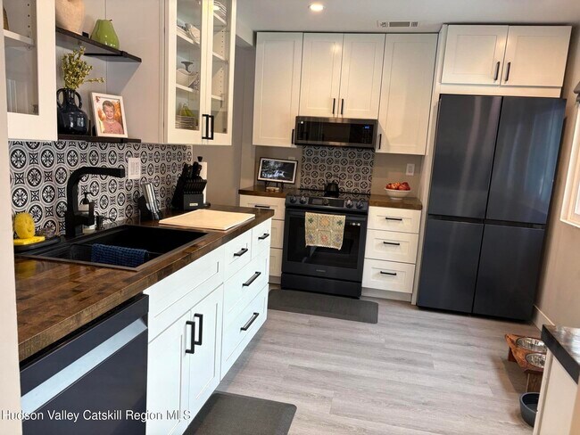 Foto del edificio - 204 Village Ct