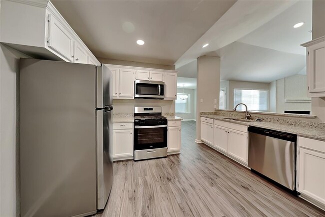 Building Photo - 1003 Holly Hall Dr