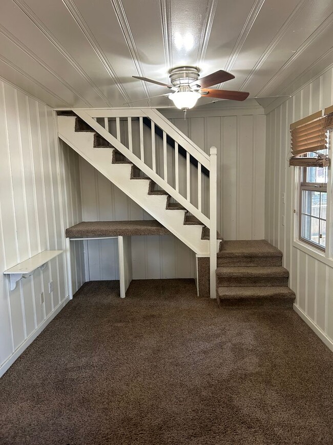 Foto del edificio - UNFURNISHED Quaint Cabin in Great Location