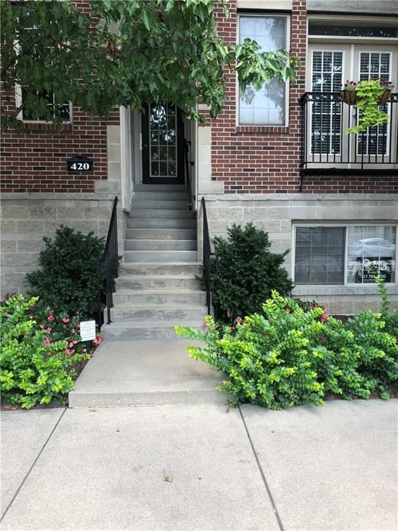 Front Entrance - 420 E Ohio St