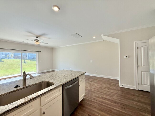 Foto del edificio - Stunning 3BD, 2.5BA Raleigh Townhome in a ...