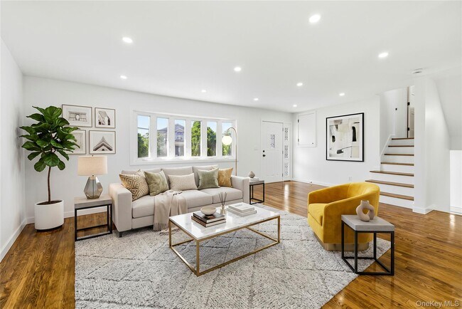 Foto del edificio - 561 Woodbury Rd